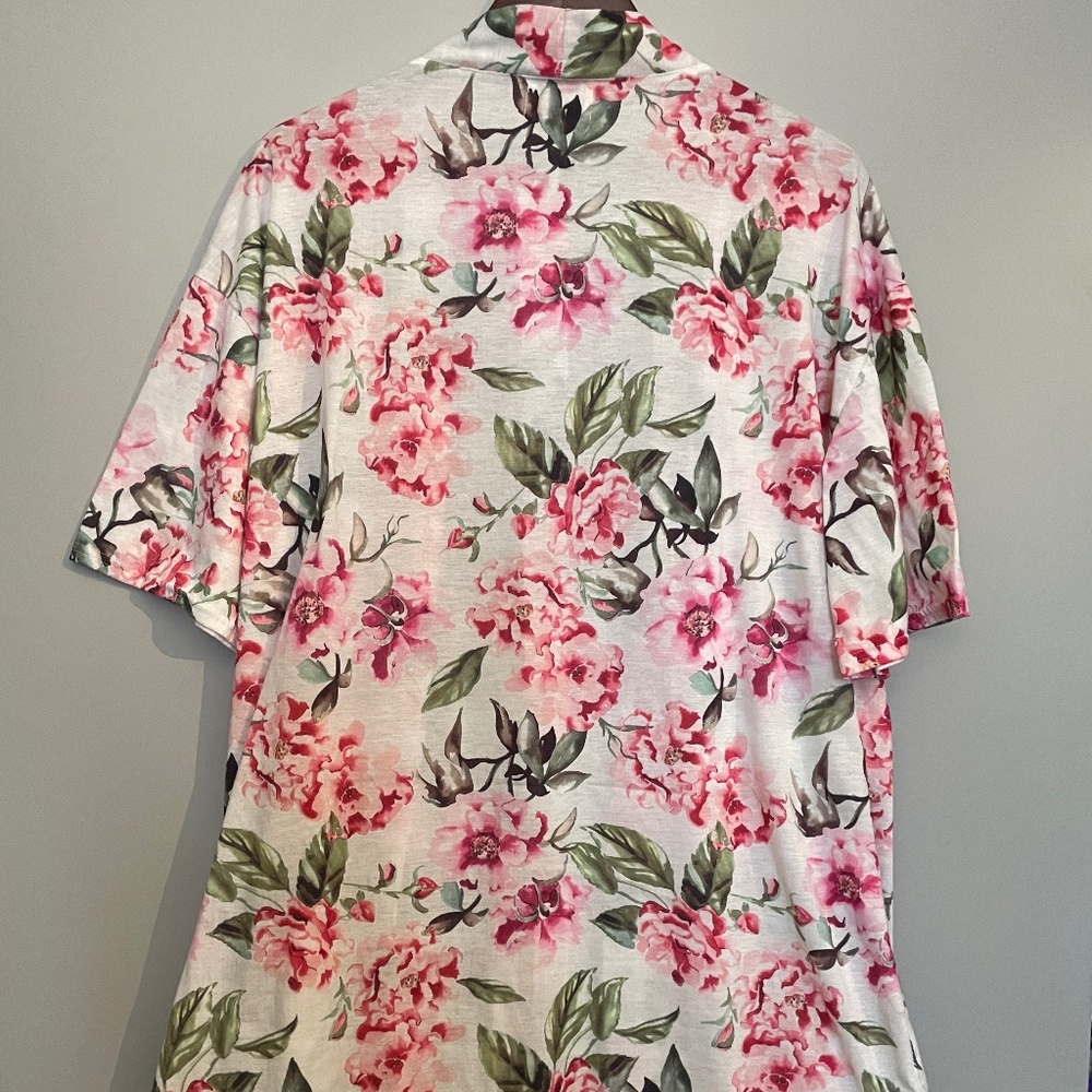 Floral / Rose Robe - Picture 2 of 4
